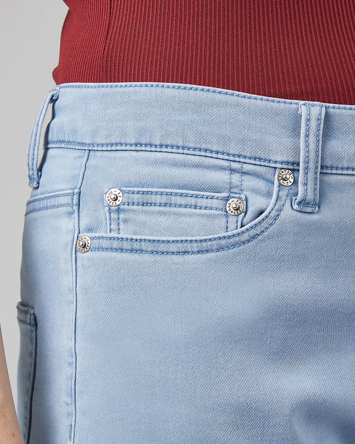 32 Degrees Light Wash _ Women's stretch Comfort Jean Bermuda short {model: Rachel is 5'9"and size S wearing size 4}{bottom}{right} {bottom}{right}