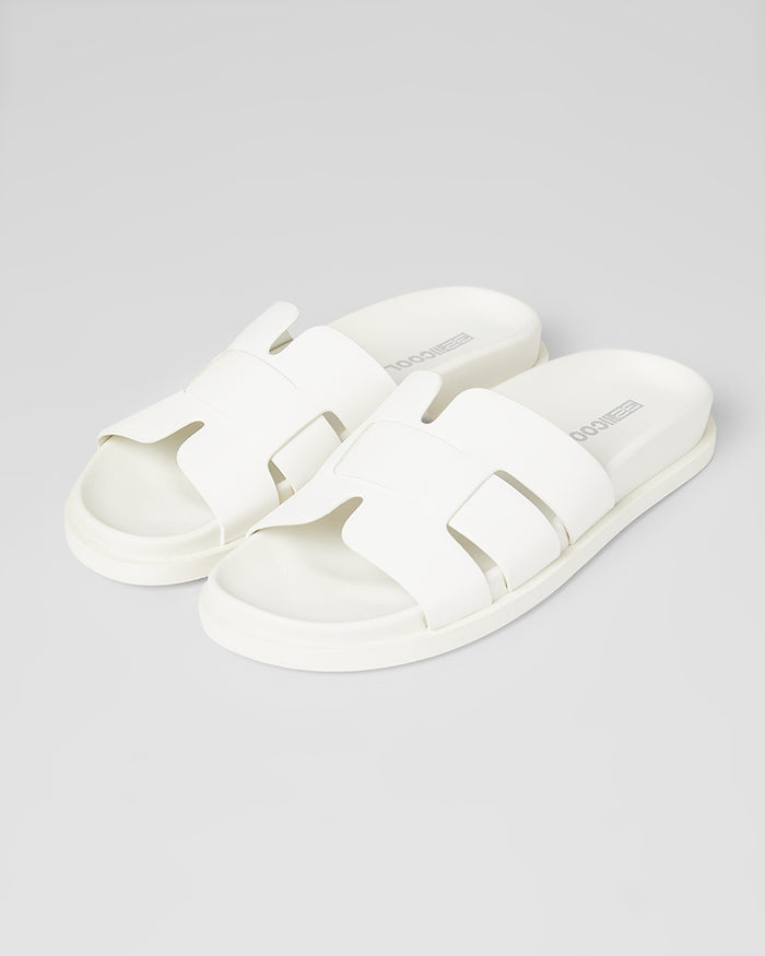 32 Degrees Cream _ Women's H-Band Footbed sandals {bottom}{right}