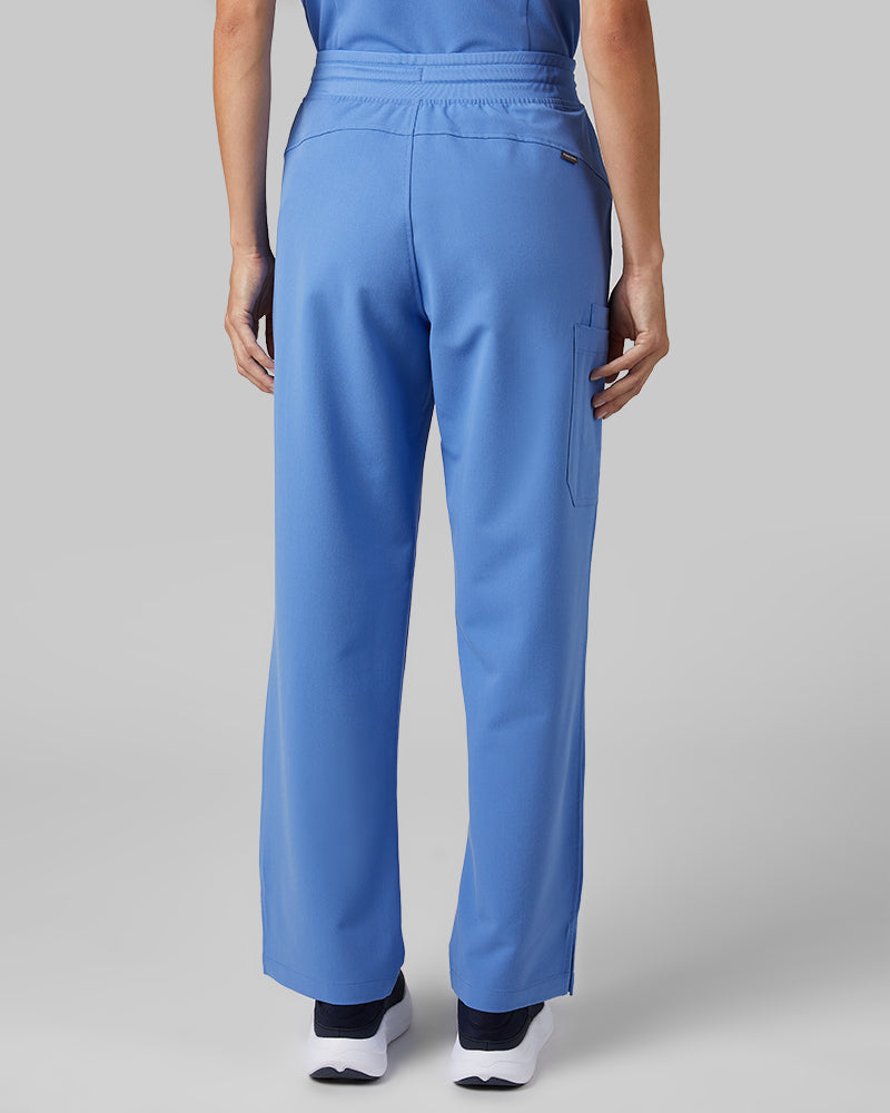 32 Degrees Blue Sky _ Womens Cargo scrub Pants {model: Colby is 5