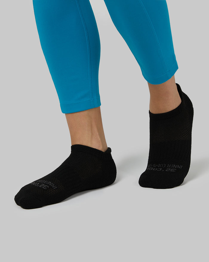 32 Degrees Black _ Unisex Cool Comfort Ankle Sock {bottom}{right}