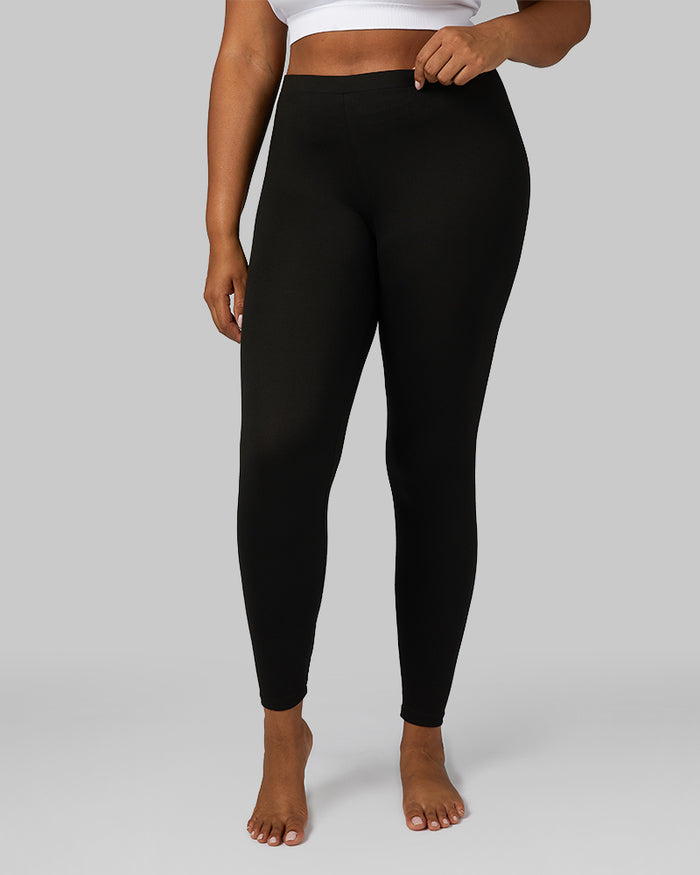 32 Degrees Black _ Women's Lightweight Baselayer Legging {model: Alexis is 5'6" and size 4-6, wearing size S}{bottom}{right}{bottom}{right}