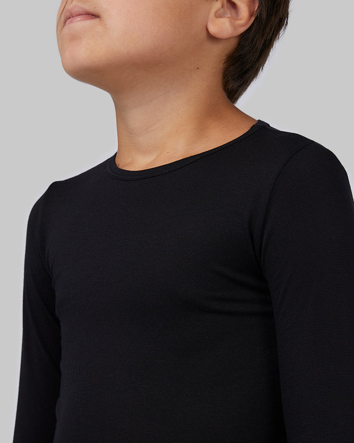 32 Degrees Black _ Unisex Kids 2Pc Lightweight Baselayer Set {model: Miles is 53", wearing size S}{bottom}{right} {bottom}{right}