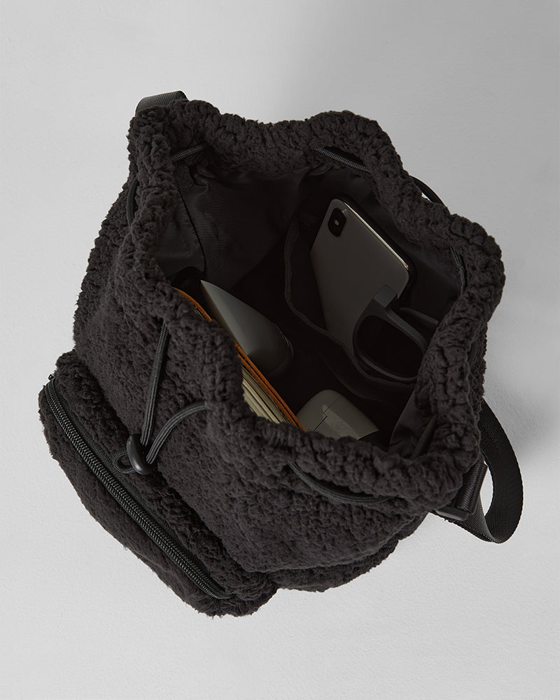 COZY SHERPA BUCKET BAG