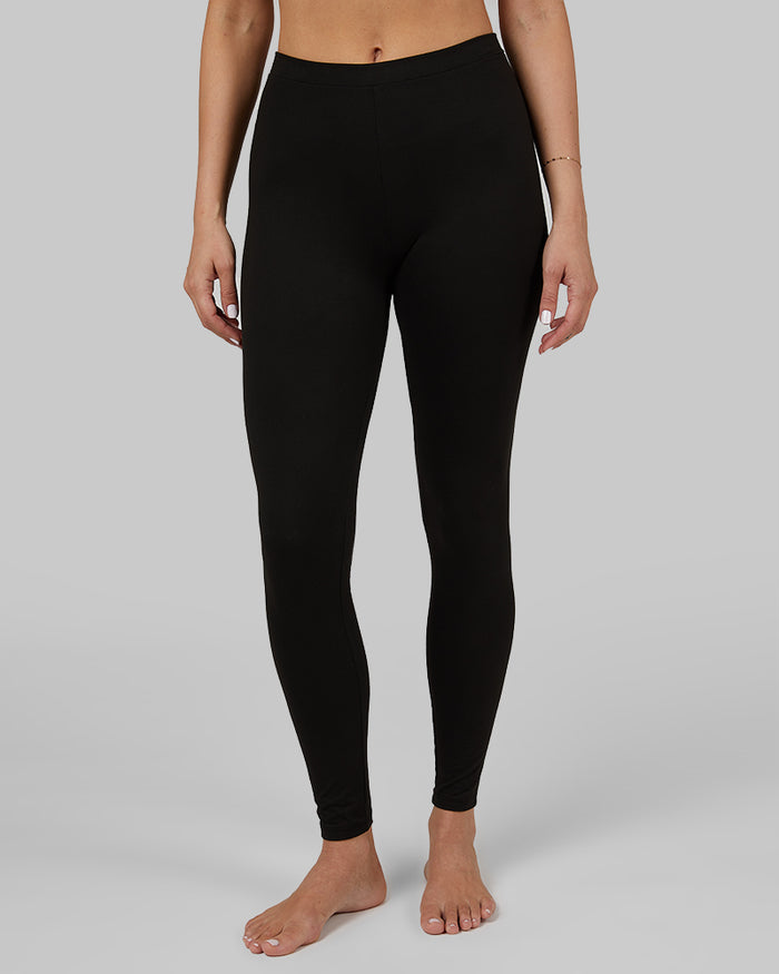 32 Degrees Black _ Women's Lightweight Baselayer Legging {model: Bruna is 5'8"and size 4, wearing size S}{bottom}{right} {bottom}{right}