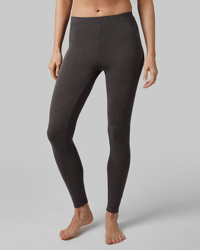 32 Degrees Charcoal Heather _ Women's Midweight Baselayer Legging {model: Izzy is 5'9"and size 4 wearing size S}{bottom}{right} {bottom}{right}