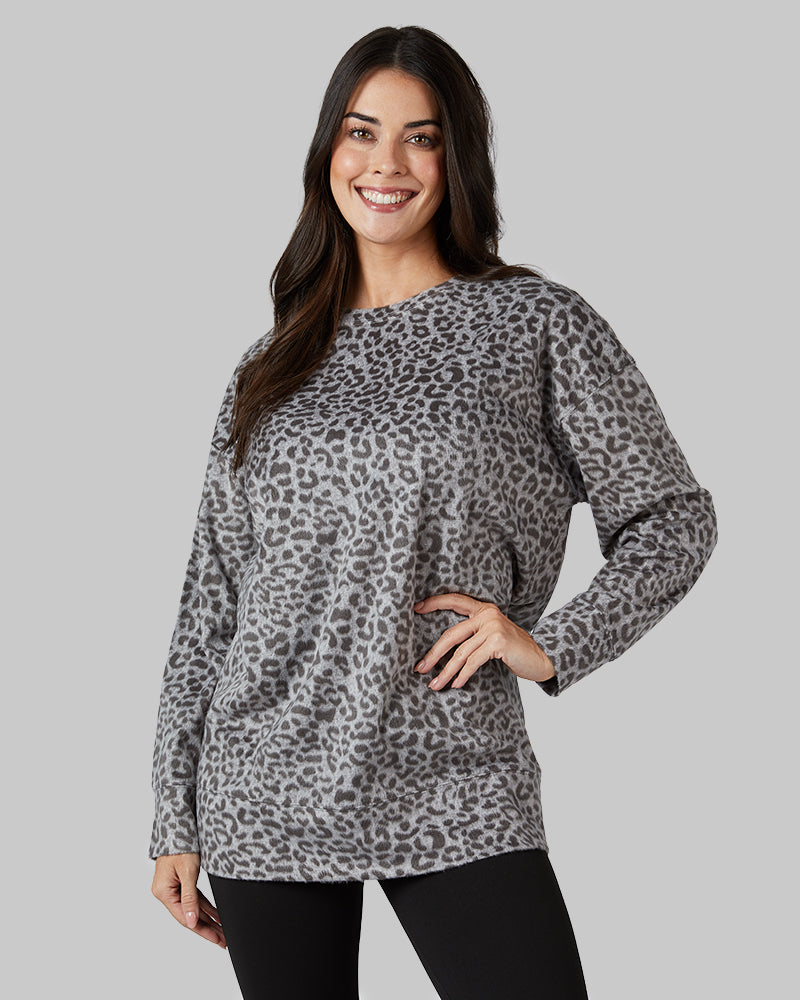 32 Degrees Grey Leopard _ Womens 2Pc Fleece sleep set {model: Bailey is 5
