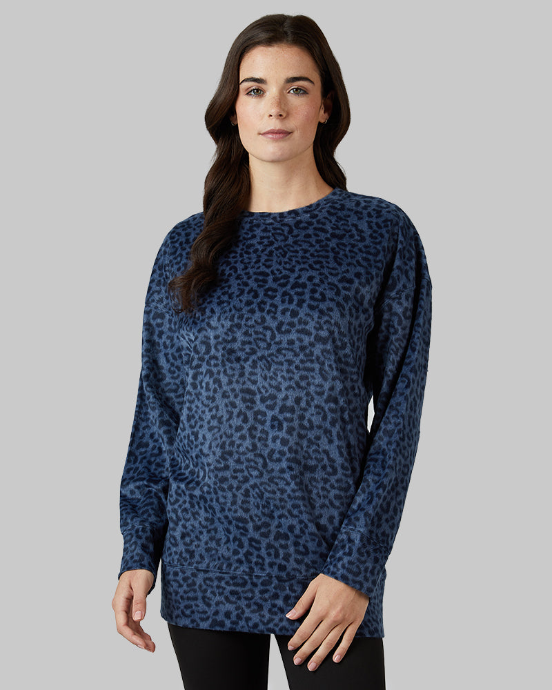 32 Degrees Navy Leopard _ Womens 2Pc Fleece sleep set {model: Katie is 5