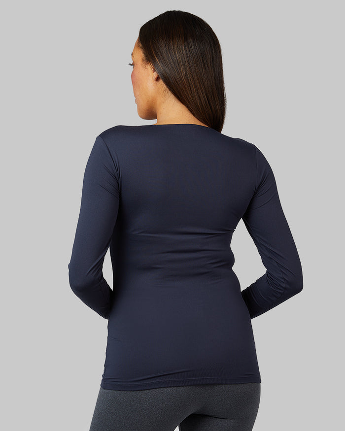 32 Degrees Stormy Night _ Women's Lightweight Baselayer scoop Top {model: Shelby is 5'9"and size 4 wearing size S}{bottom}{right} {bottom}{right}