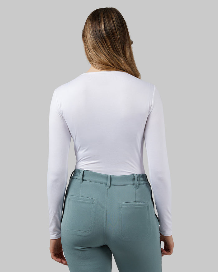 32 Degrees White _ Women's Lightweight Baselayer scoop Top {model: Julia is 5'8"and size 4 wearing size S}{bottom}{right} {bottom}{right}