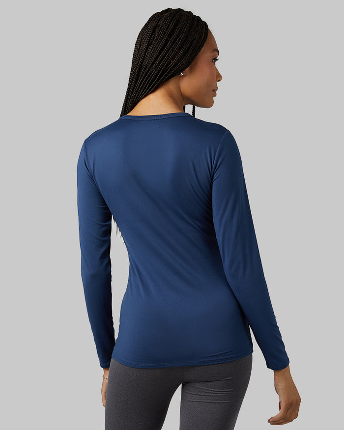 32 Degrees Sargasso Sea _ Women's Lightweight Baselayer Crew Top {model: Dido is 5'9"and size 4 wearing size S}{bottom}{right} {bottom}{right}