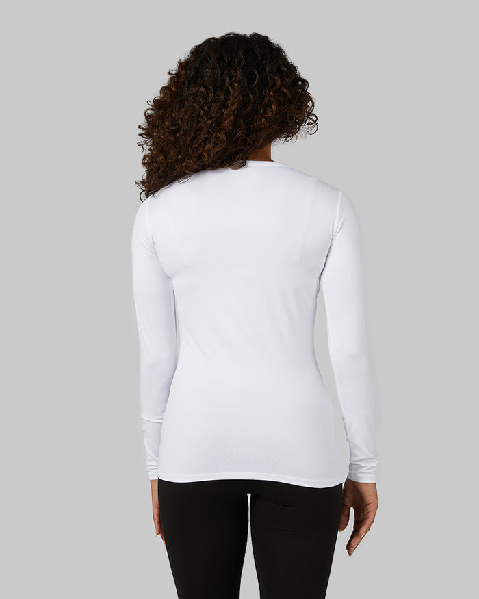 32 Degrees White _ Women's Lightweight Baselayer Crew Top {model: Alexis is 5'6"and size 4-6 wearing size S}{bottom}{right} {bottom}{right}