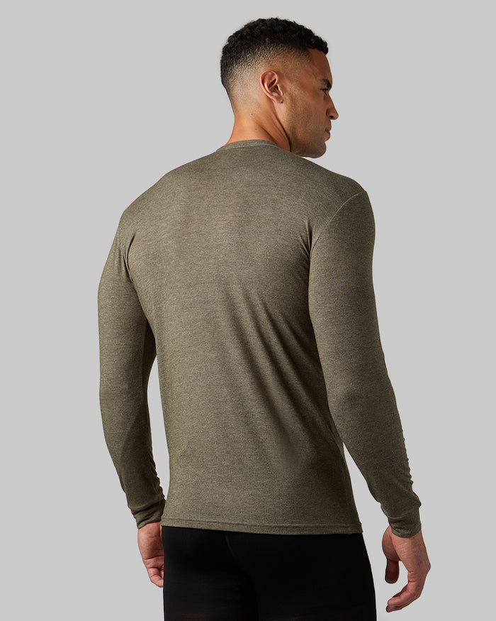 32 Degrees Rosin Heather _ Men's Lightweight Baselayer Crew Top {model: Devin is 6'2", wearing size M}{bottom}{right} {bottom}{right}