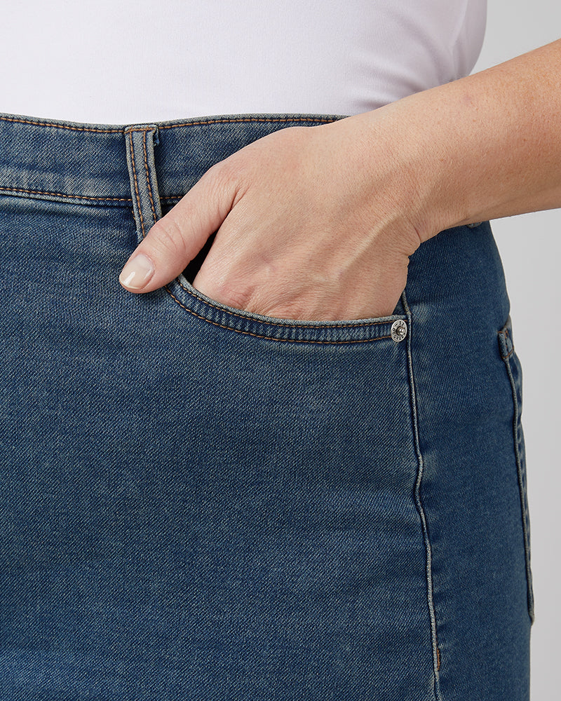 WOMEN'S STRETCH COMFORT JEAN SKIRT