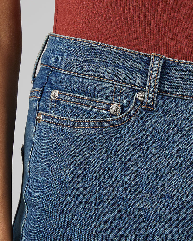 WOMEN'S STRETCH COMFORT JEAN BERMUDA SHORT