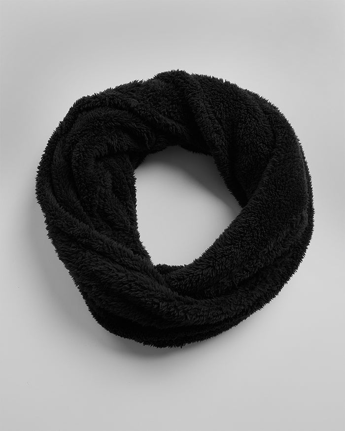32 Degrees Black_Women's soft sherpa Infinity scarf {bottom}{right}