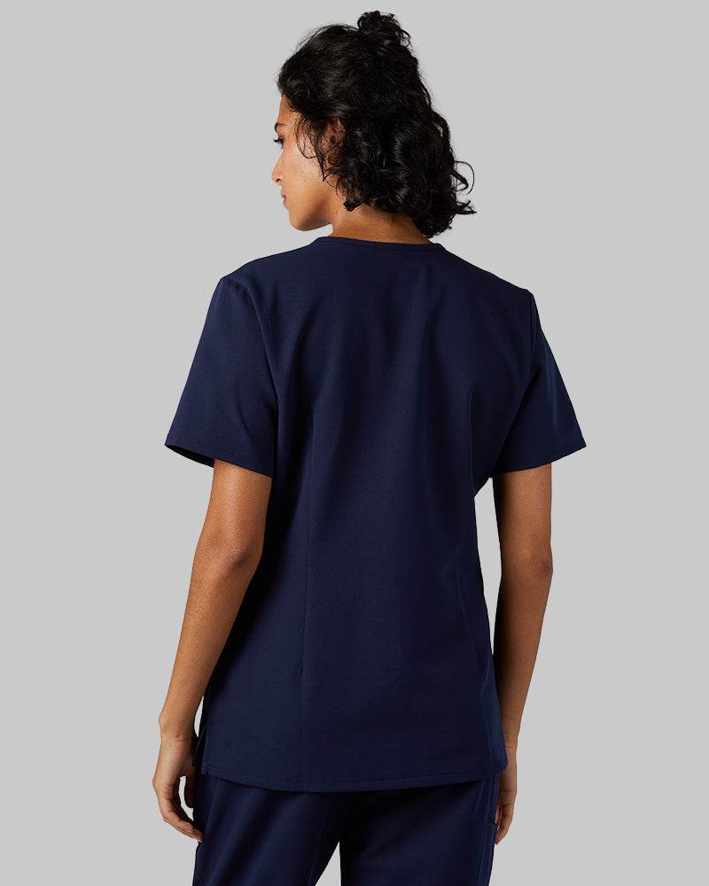 32 Degrees Navy _ Womens 1-Pocket V-Neck scrub Top {model: Arantza is 5