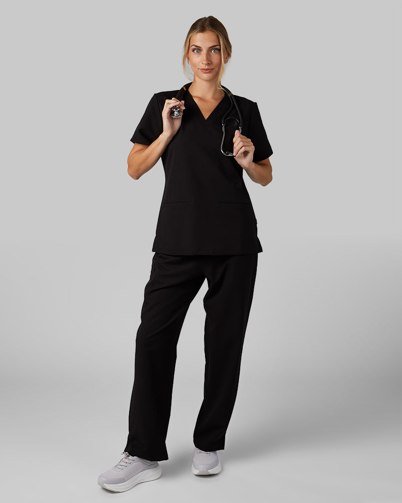 32 Degrees Black _ Womens Cargo scrub Pants {model: Colby is 5