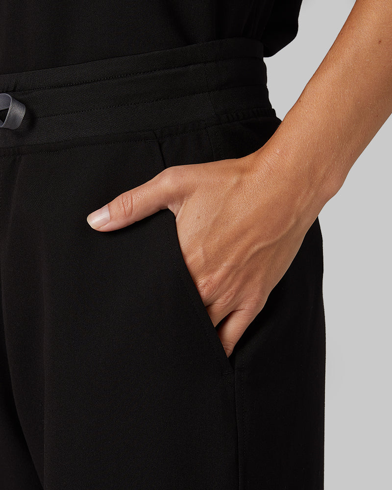 32 Degrees Black _ Womens Cargo scrub Pants {model: Colby is 5