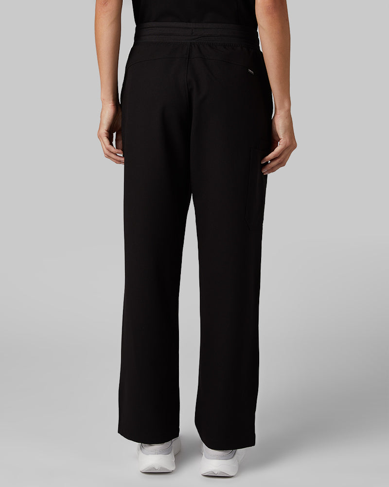 32 Degrees Black _ Womens Cargo scrub Pants {model: Colby is 5