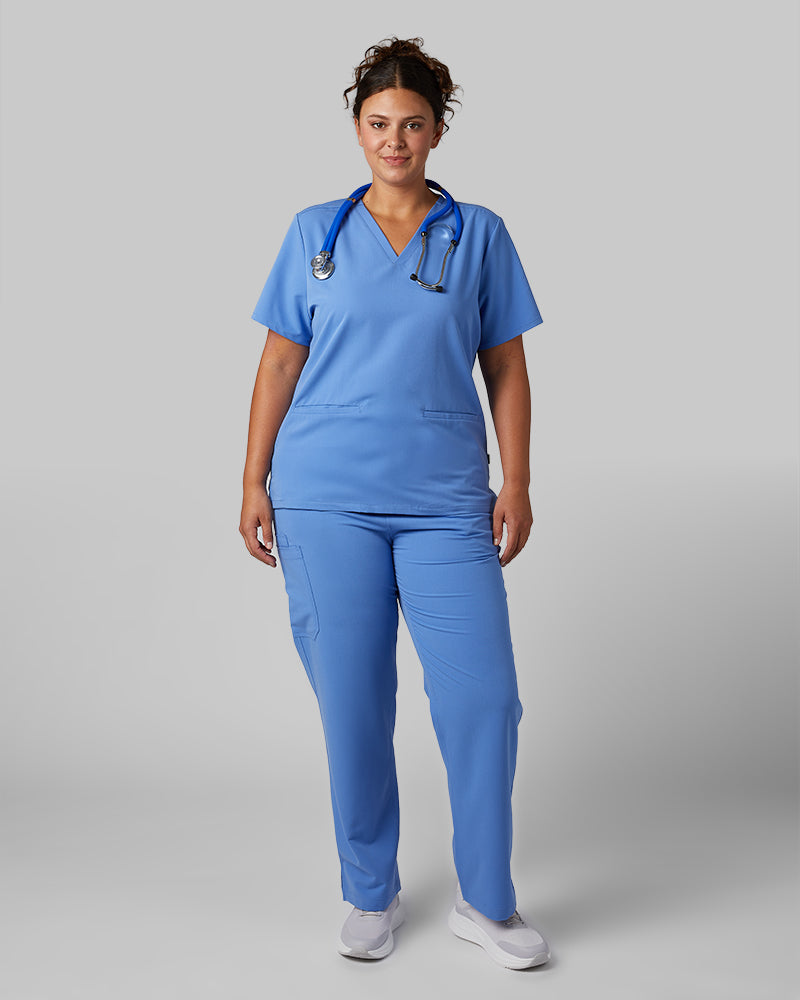 32 Degrees Blue Sky _ Womens Cargo scrub Pants {model: Hannah is 5