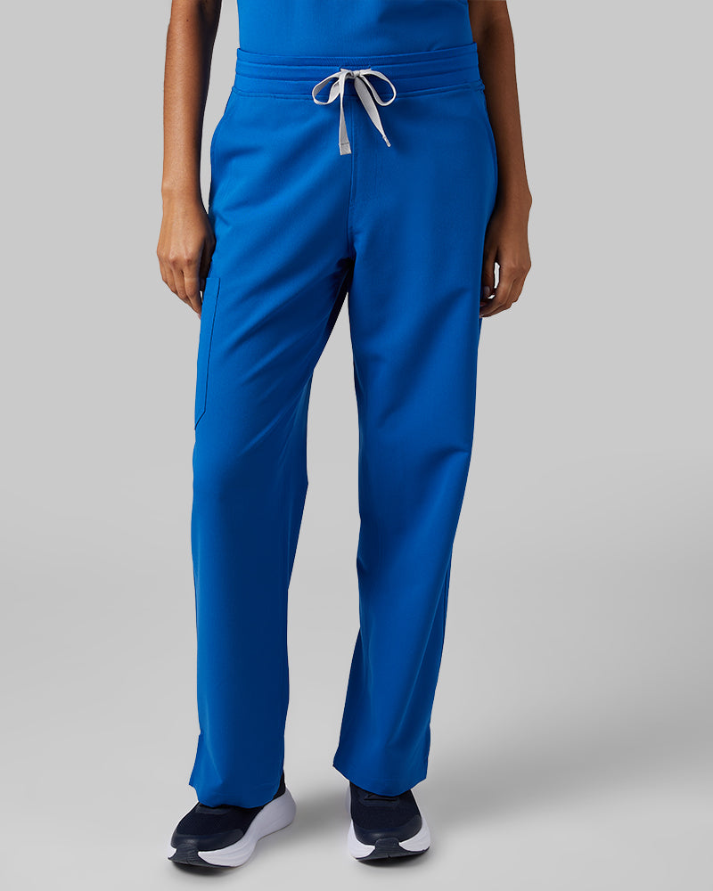 32 Degrees Royal _ Womens Cargo scrub Pants {model: Arantza is 5