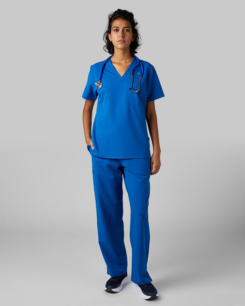 32 Degrees Royal _ Womens Cargo scrub Pants {model: Arantza is 5