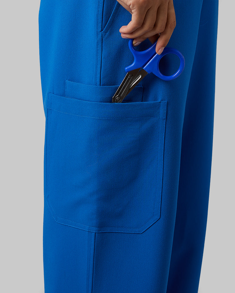 32 Degrees Royal _ Womens Cargo scrub Pants {model: Arantza is 5